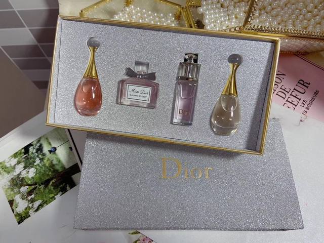 专柜品质迪奥四件套银盒香水4件套银盒，Q版喷头，分别为：淡香真我，甜心，粉魅惑，浓香真我