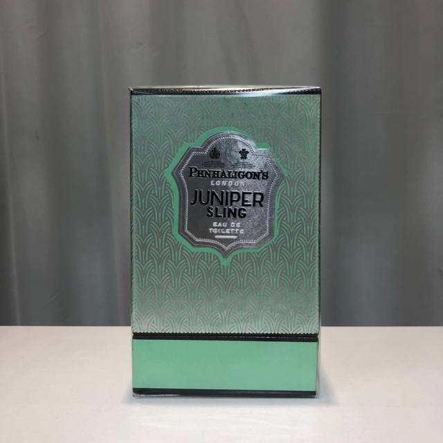 专柜品质潘海利根-琴酒 Ml这是潘家的热门香水 琴酒，别名杜松子酒。印象中的杜松子酒是一种烈酒，又苦又重口，但这一杜松子酒走的却是小清新的路线，回味甘醇。香评前
