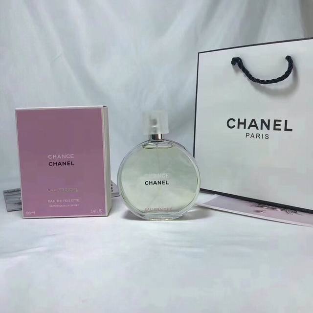专柜品质 Ml小香绿色邂逅小姐柔情清新女士淡香水！前调: 风信子，白麝香中调: 粉红胡椒，茉莉，香根草，柑橘后调: 广藿香，鸢尾，琥珀
