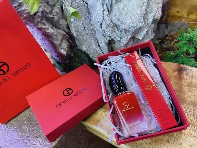 专柜品质阿玛尼限定香水唇釉礼盒！Armani 阿玛尼限定迷情挚爱浓情香水红管唇釉礼盒，全新款Sì Passione挚爱真情流露 女士香水35Ml+致臻丝绒哑光唇