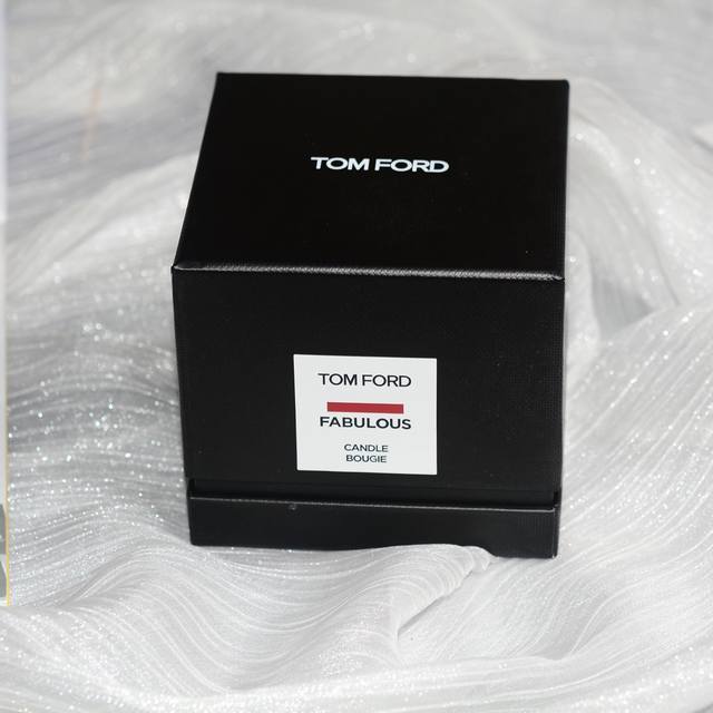 专柜品质 Tomford 法布勒斯 香氛蜡烛Tomford 私人调香高级定制香氛蜡烛系列，深棕色玻璃外壳搭配经典香味 ，一摆出来质感爆表！香薰蜡烛不仅能为居家带