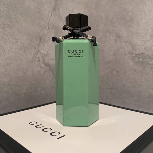 专柜品质Gucci牛油果 Ml这款香水味道本身跟牛油果不沾边，整体是甜甜的花果味道，留香不算持久，我更喜欢睡觉前喷在床品上。睡觉时是甜甜的花香味伴着甜甜的美梦，