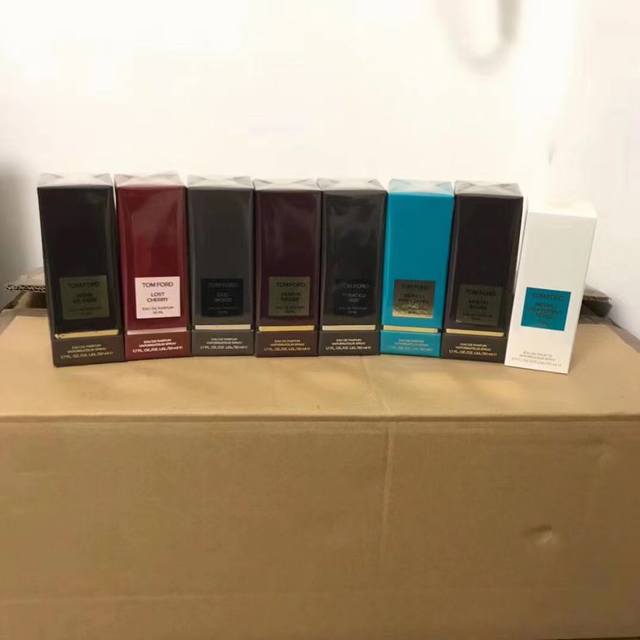 专柜品质汤姆福特Tf香水方瓶系列，总19款方瓶失落樱桃，雪映流光，荆棘玫瑰，乌木沉香，绝醉洋槐，法布勒斯，阿玛菲柑橘，黑之黑，咖啡玫瑰，绝密阳光，橙花油，橙花之