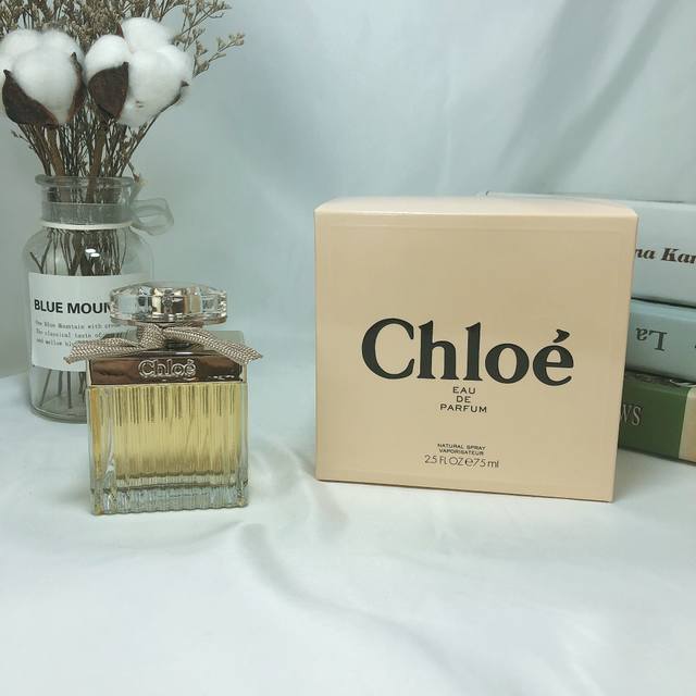 专柜品质Chole克洛伊蔻依同名经典女香水75Ml专柜品质Chole克洛伊蔻依同名经典女肉丝带香淡香精Ed Ml！香调：柔美花香调前味：玉兰花、粉色牡丹、荔枝中