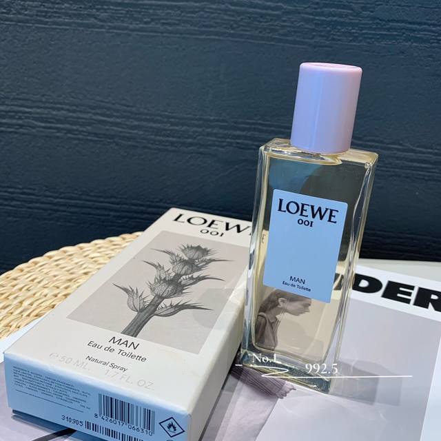专柜品质品名：Loewe 事后清晨男士淡香水限定款属性：男香香调：木质馥奇香调前调：柠檬 青柠 橙花中调：甜椒 肉桂 薰衣草后调：檀香木 麝香 零陵香豆