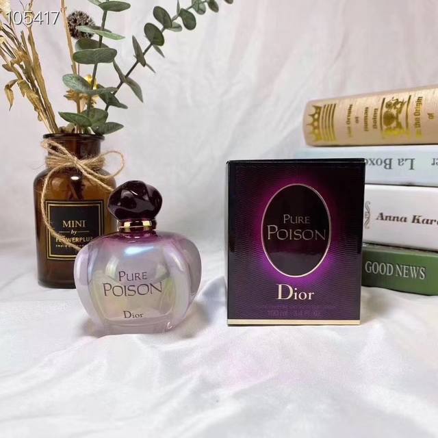 专柜品质迪奥冰火奇葩白毒女士香水 Ml！ 香调：东方花香调前调：茉莉、甜橙、佛手柑、西西里柑橘中调：橙花、水栽栀子花后味：檀香、白琥珀、麝香