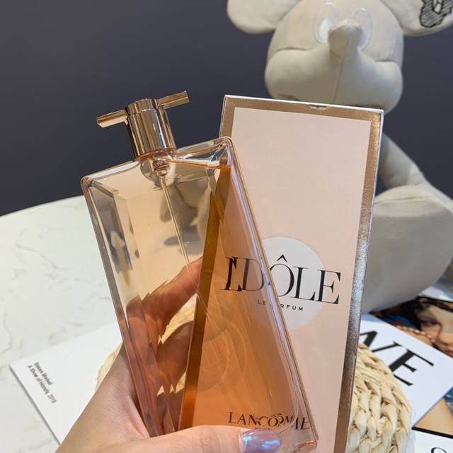 专柜品质品名：Lancome 兰蔻 偶像超薄玫瑰茉莉女士香水属性：女香香调：花香调前调：香柠檬 梨中调：土耳其玫瑰 印度茉莉 五月玫瑰尾调：白麝香 香草 Ido