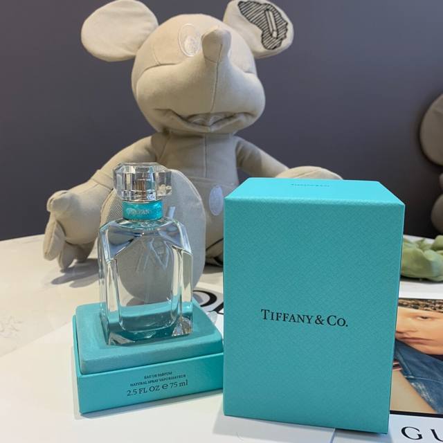 专柜品质品名：Tiffany&Co蒂芙尼蓝Coty钻石香水 Ml属性：女香香调：东方花香调前调：粉红胡椒 苦橙叶 梨中调：鸢尾草 茉莉 玫瑰后调：琥珀 安息香脂