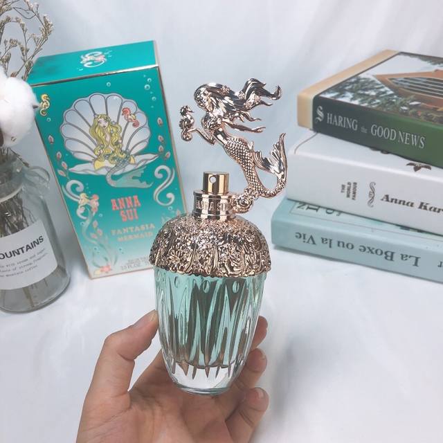专柜品质Anna Sui 安娜苏19年新款 美人鱼 Fantasia筑梦人鱼限量版量版香水75Ml，神秘的花果香调，瓶身设计也是美美的， 继独角獣香水后Anna