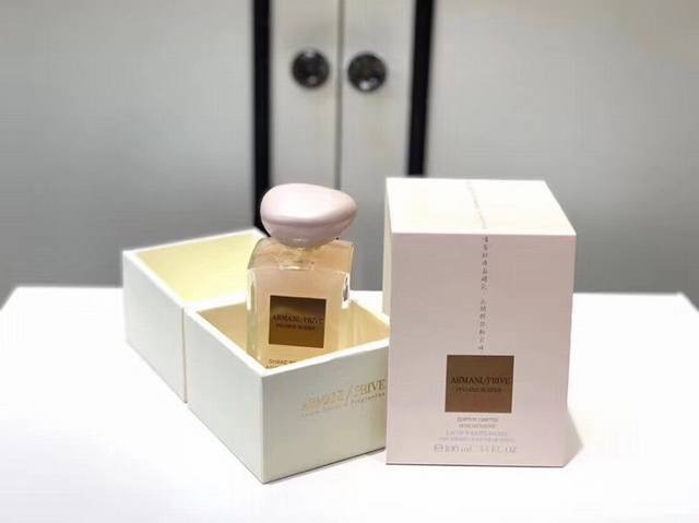 专柜品质Arman Prive系列苏州牡丹粉色流沙限量版香水 Ml 美到我词穷的阿玛尼苏州限定香水，包装上还写有“唯有牡丹真国色，花开时节动京城”闻上去就是那种