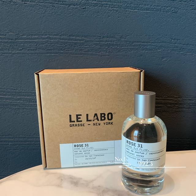 专柜品质品名：香水实验室 Le Labo 玫瑰31属性：中性香香调：木质花香调前调：玫瑰 孜然中调：玫瑰 香根草 雪松后调：麝香 愈创木 乳香 劳丹脂 沉香 乌