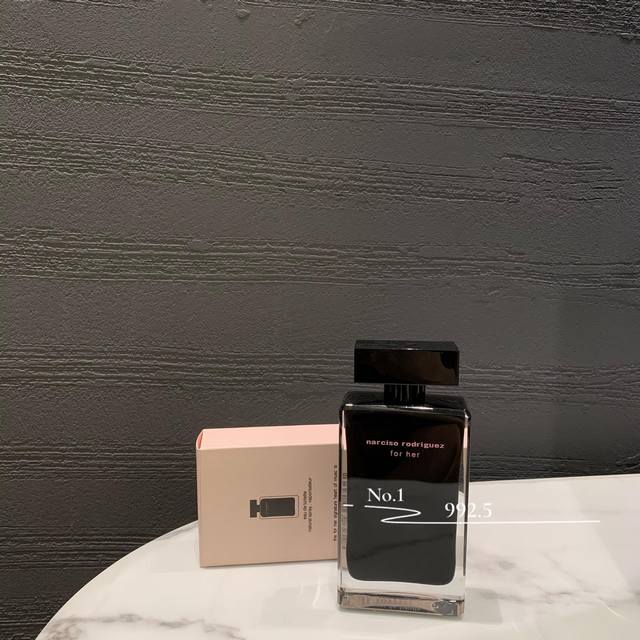 专柜品质品名：纳茜素 Narciso Rodriguez 她的同名女士淡香水属性：女香香调：木质花香调前调：桂花 橙花 香柠檬中调：麝香 琥珀后调：香根草 香草