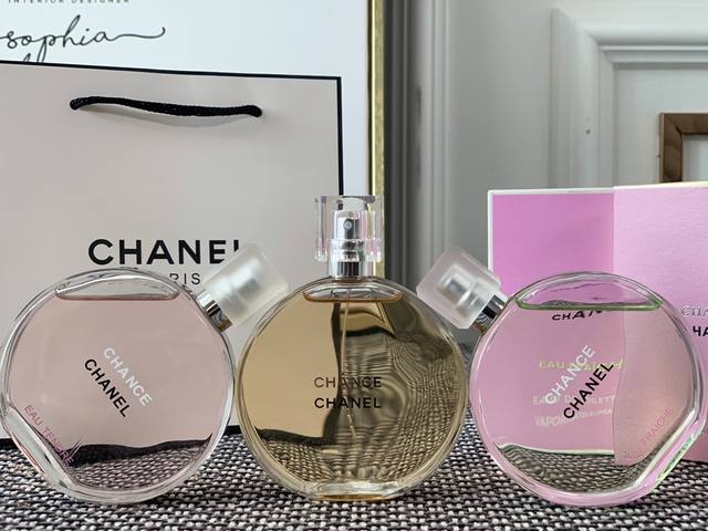 专柜品质香奈儿 邂逅 黄邂逅 Chanel Chance Eau De Toilette前调：菠萝、鸢尾花、广藿香、粉红胡椒、风信子中调：茉莉、柠檬后调：麝香、