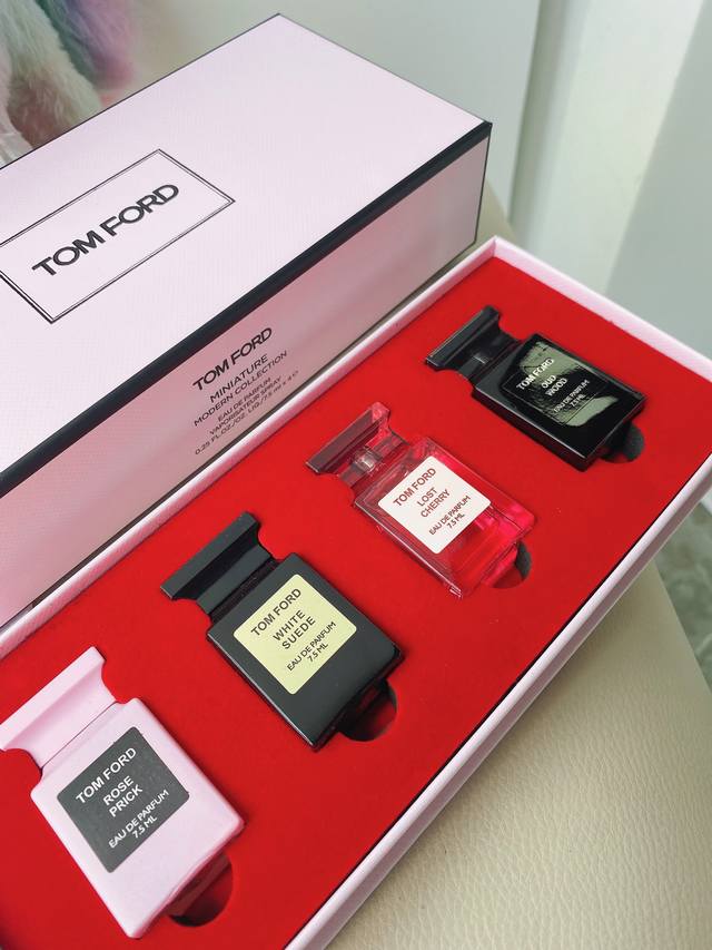 专柜品质总的来说Tom Ford的香线是沉稳、 有质感的，你会慢慢的从了解，到爱上，到无法自拔。要说价格P，“贵”并不是唯一的描述，“有价值”才是给我的第一感觉