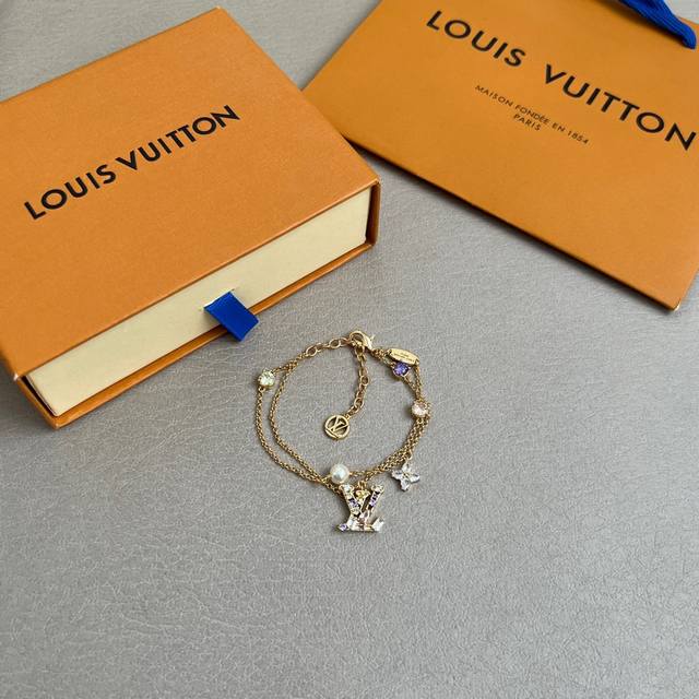 原单货 Lv 手链Louis Vuitton 路易威登 专柜一致材质 火爆款出货 设计独特 复古前卫。