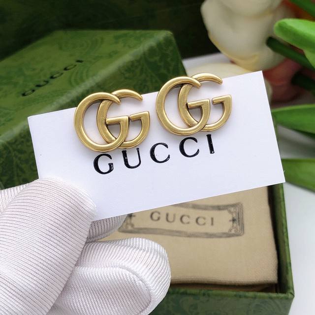 编号Ged0039Gucci古驰新款双G耳钉光面搭配 高级感十足
