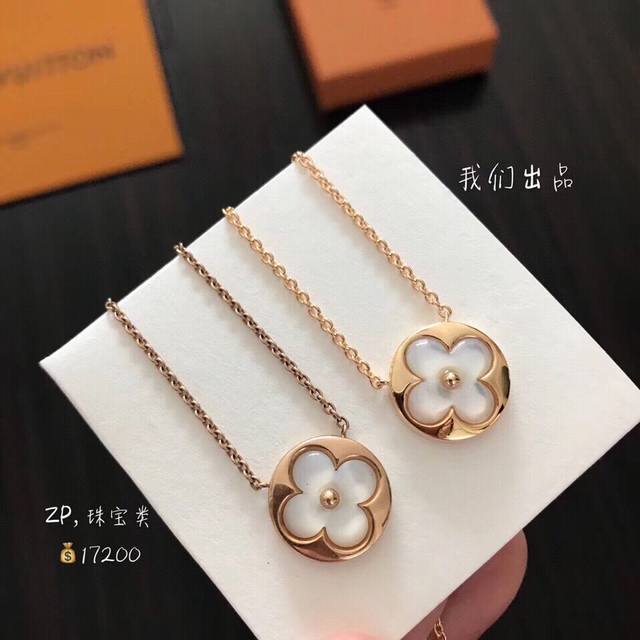 大号 我们出品 Z22360，购入珠宝类Z开发的，可以定制真金版本！一样Z对着做的！ 纯银精工版 ， 圆形四叶草项链 真心是太美了，做得也实在是好，可以说纯银精