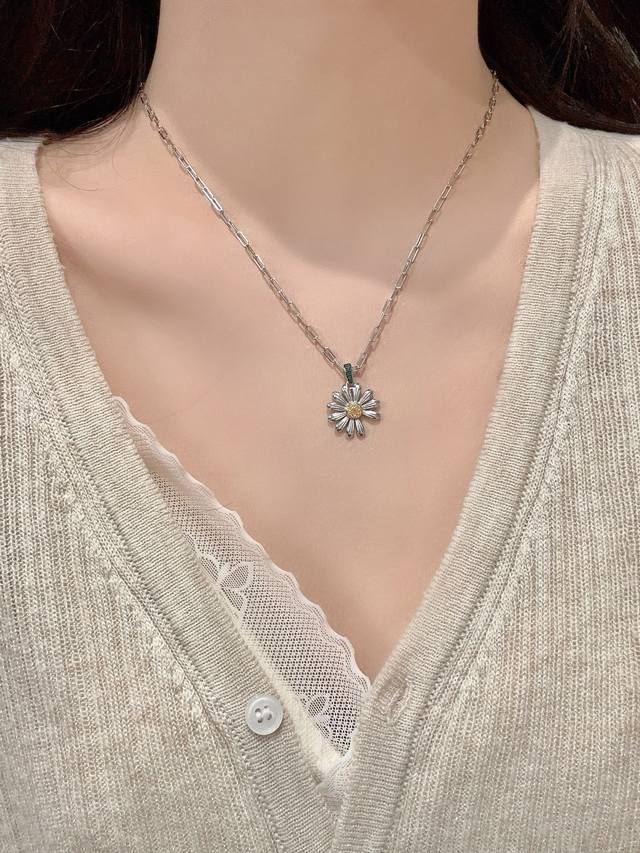 我们出品 量大咨询客Fu 彩宝系列-雏菊项链 重工版本，非市面轻工版，通体925纯银耐磨保色度行业最新配方优金电镀！人无我有！对标高级珠宝工艺！全部是一致真金真
