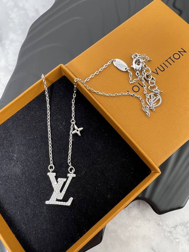 项链 ，手链P90。Lv 项链，手链