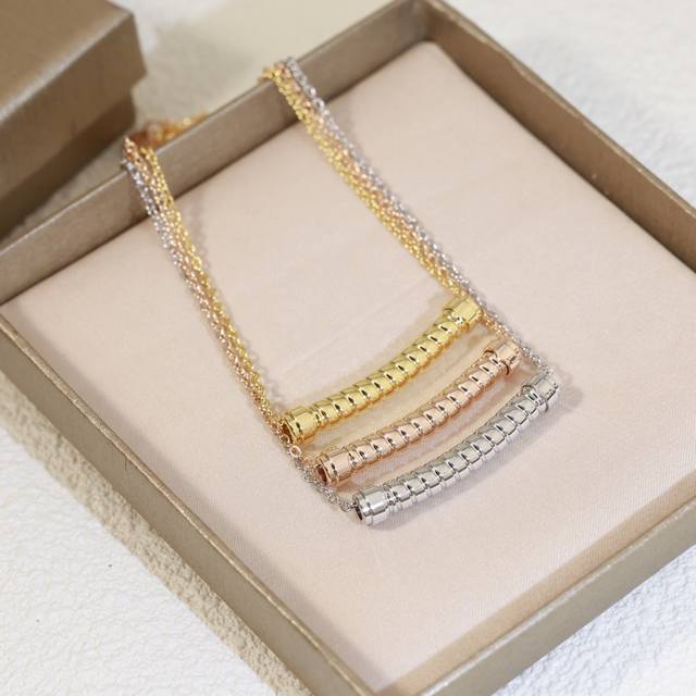 精工版本 Bvlgari 宝格丽 项链 专柜新款 亚金材质 上身超赞的光面项链 环Logo链 专柜爆款