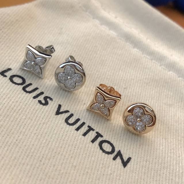 精工版本 路易威登经典Lv 耳钉老花Ab款满钻耳环，满钻镶嵌上绽放璀璨的玫瑰金光。花朵均为手工打磨，凹凸有致的工艺需要数月之久，补货非常慢金属与贝母衔接的非常流
