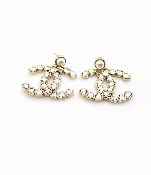 Chanel 最新款白钻爱心大Cc耳环 一致Z批黄铜材质