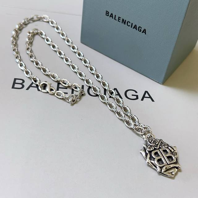 原单货新品 巴黎世家项链 Balenciaga 新款项链专柜一致 细节做工精细 每个细节流程到位 设计工艺精细 火爆款出货 设计独特 复古风格 巴黎世家项链