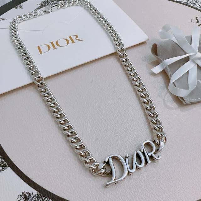 Dior新款 迪奥项链原单货专柜新款开模复古潮流时尚必备 男女均可佩戴 情侣款同款 摇滚朋克泰银风格 复古元素 潮流百搭 官网同款项链最新款链条档次更高明星经典
