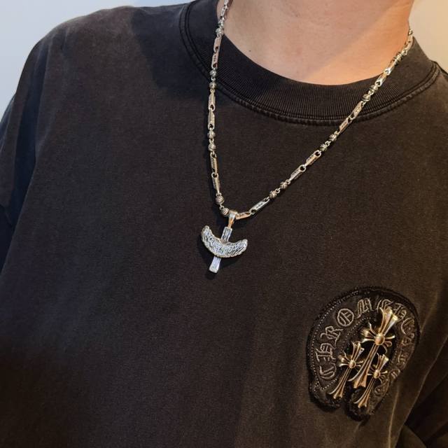 新款 专柜品质 Chrome Hearts克罗心经典复古骷髅头项链，十字架翅膀吊坠 凹凸造型不同的花纹设计风格 呈现出与众不同 十字架 童军花是克罗心的志 所以