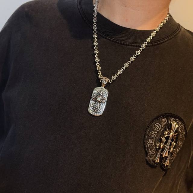 新款 专柜品质 Chrome Hearts克罗心经典复古花球项链，方牌十字架吊坠 凹凸造型不同的花纹设计风格 呈现出与众不同 十字架 童军花是克罗心的志 所以更