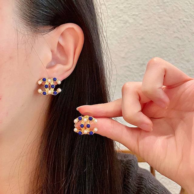 Chanel香奈儿 中古 耳钉小香家的款式真心无需多介绍每一款都超好看，精致大方，非常显气质.