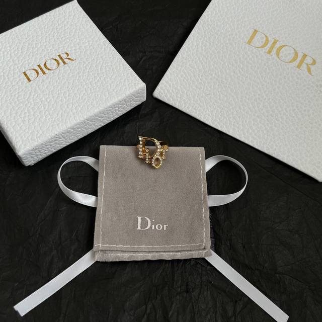 Dior 迪奥 中古 戒指 专柜一致上新 精选原版一致 黄铜材质 甜美气质高雅。