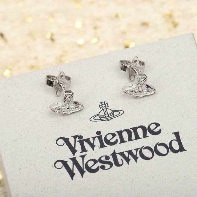208111 我们出品 宝宝，什么是快乐星球！来，这就是快乐星球 Viviennewestwood 宝宝，什么是快乐星球，来，这就是快乐星球！重磅推荐，绝美土星