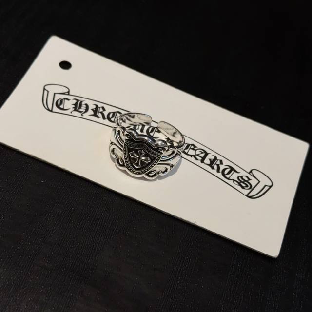 专柜品质 Chrome Hearts克罗心十字架戒指 凹凸造型不同的花纹设计风格呈现出与众不同 十字架童军花是克罗心的标志 所以更经久不衰 正品打版Chrome