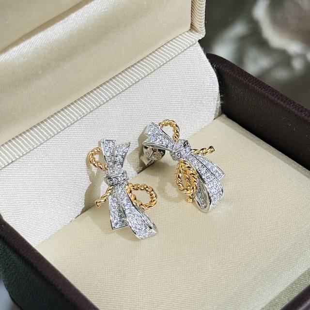 A1179 尚美巴黎 如意结系列 蝴蝶结 双色耳钉 市面最高品质 超精工打造 独特设计理念 精选德国进口 S925纯银材质分色 电镀厚金 纯银耳钉