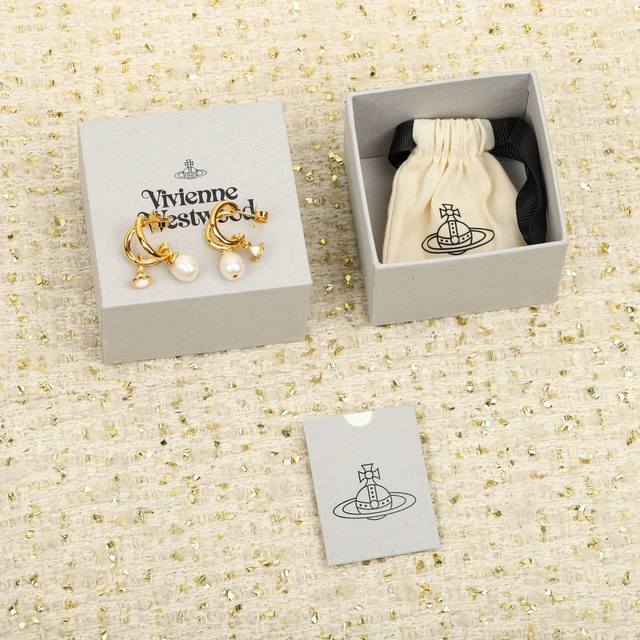 207938 我们出品 宝宝，什么是快乐星球，来，这就是快乐星球 Viviennewestwood 绝美重磅推荐，一定要入！认准我们出品，特定天然异形珍珠，天然