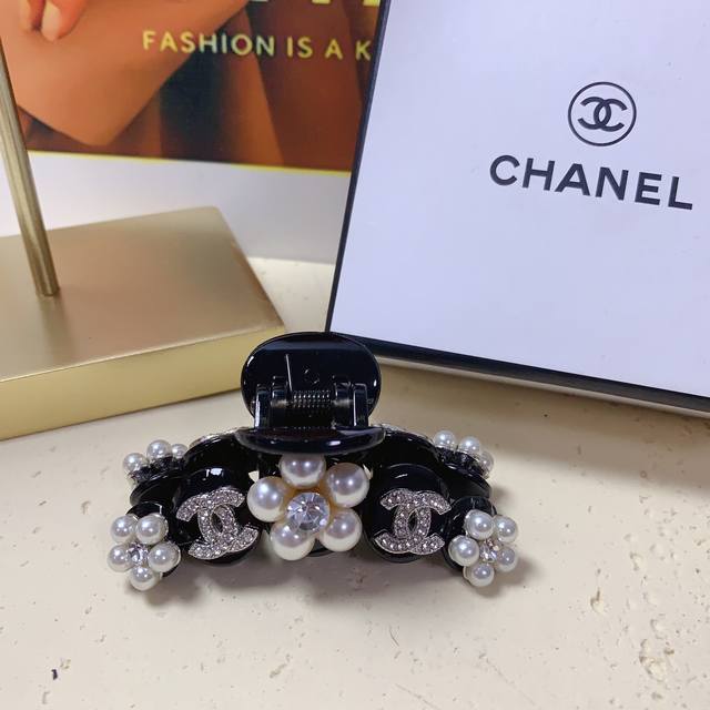 Chanel小香 抓夹重工Logo抓夹马尾夹 日常精致小单品 气质百搭小仙女必入单品 宝藏款 闭眼入推荐款