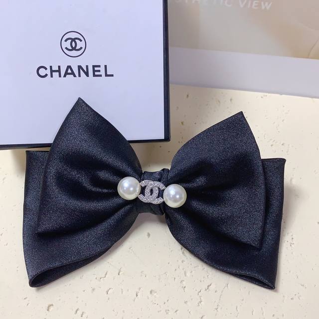 Chanel小香 压夹蝴蝶结珍珠 Logo压夹边夹日常精致小单品 气质百搭小仙女必入单品 宝藏款 闭眼入推荐款 单个