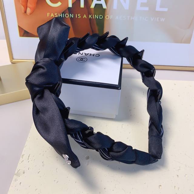 Chanel小香Chanel发箍侧边蝴蝶结轻奢风发箍气质百搭小仙女必入单品名媛风十足～宝藏款 闭眼入推荐款 单个
