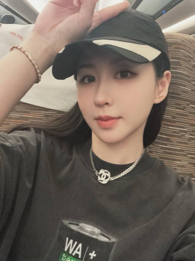 250303 我们出品 预售8月头出货，Zp9100！量大咨询客Fu金色，银色！ 香 光面方块双C蛇骨链Choker 25夏季最新款！现货现货来吧！先买先得非常