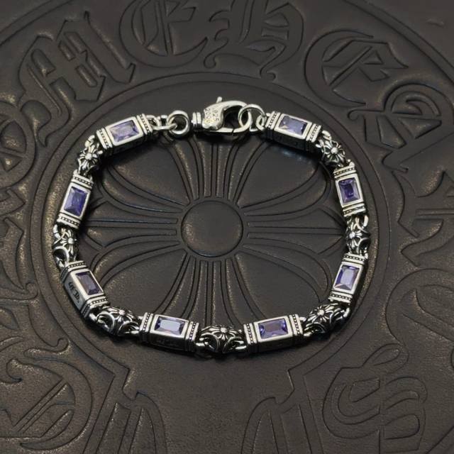 新款 专柜品质 Chrome Hearts克罗心多元素紫钻十字架手链 快手 Ins 小红书热门 凹凸造型不同的花纹设计风格呈现出与众不同 十字架童军花是克罗心的