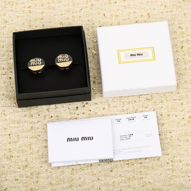 210498 我们出品 Z4500，量大咨询客Fu Mu真的是少女心代表！太懂仙女的心了爱了爱了经典的字母Logo设计，全部Cnc车床精雕出品，金属感搭配亚克力