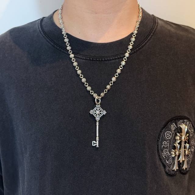 新款 专柜品质 Chrome Hearts克罗心经典复古六芒星项链，钥匙吊坠 凹凸造型不同的花纹设计风格 呈现出与众不同 十字架 童军花是克罗心的志 所以更经久