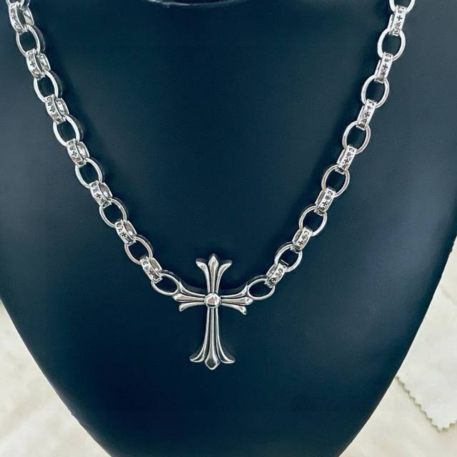 Chrome Hearts 克罗心十字架吊坠 连体字母项链 进口对版工艺 纯手工打造 ～正品开模潮流时尚必备 男女均可佩戴 情侣款同款 摇滚朋克泰银风格 复古元