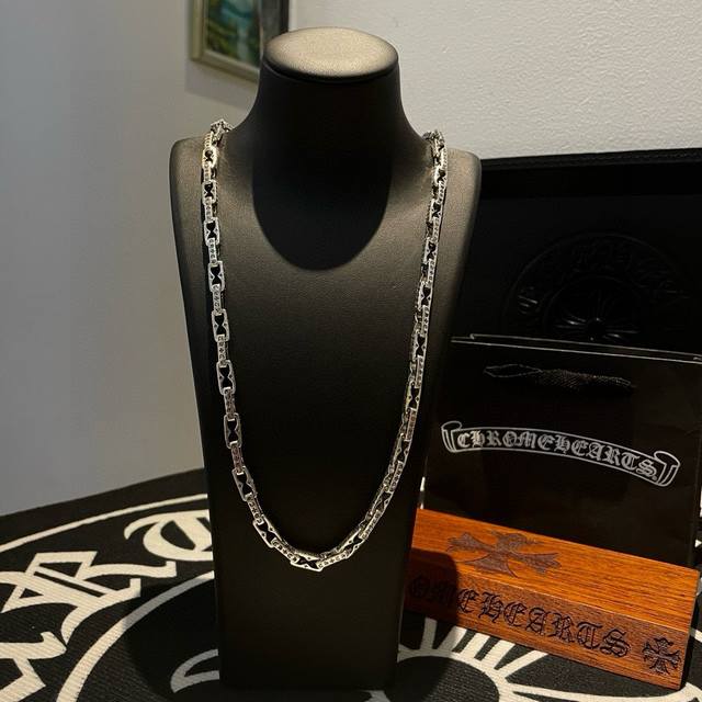 抖音 快手 Ins 小红书 直播热门 ，新款 专柜品质 Chrome Hearts克罗心项链 ，凹凸造型不同的花纹设计风格 呈现出与众不同 十字架 童军花是克罗