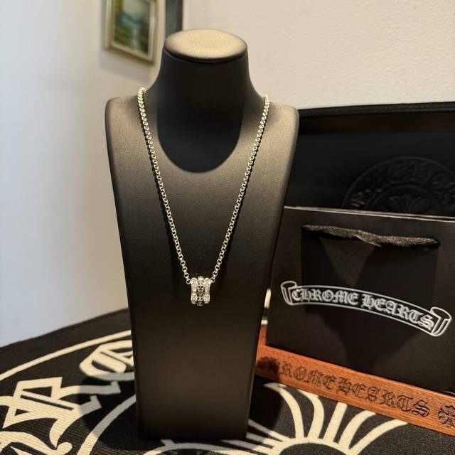 新款 专柜品质 Chrome Hearts克罗心骷髅头项链，凹凸造型不同的花纹设计风格 呈现出与众不同 十字架 童军花是克罗心的志 所以更经久不衰 正品打版Ch