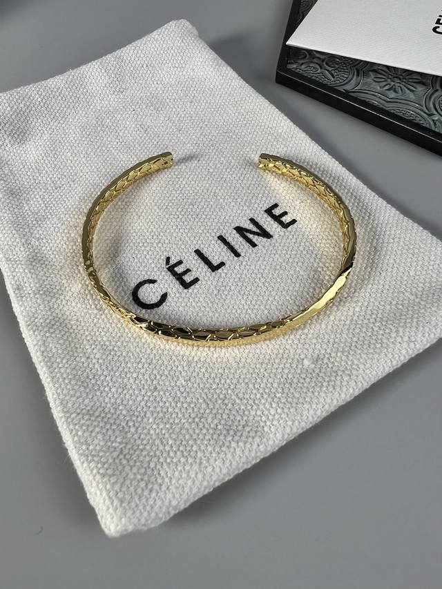 Celine 动物扭花手镯，黄铜材质，专柜同款，时尚感十足