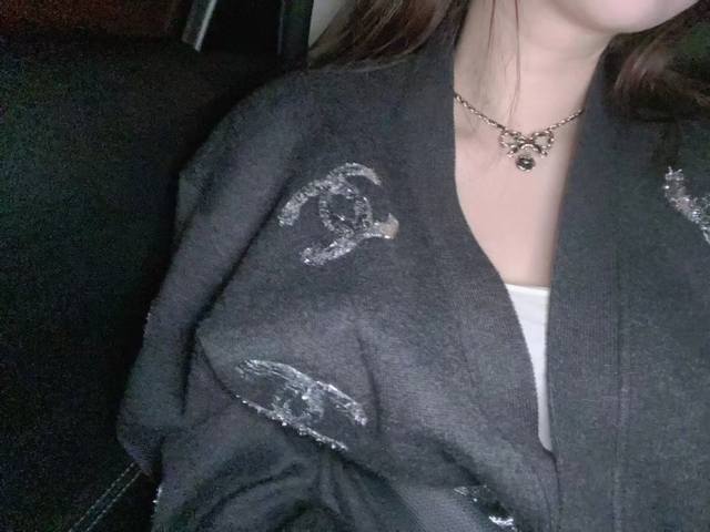 我们出品 Zp8580，量大咨询客Fu必入爆款！ Ch Nel手工坊蝴蝶结项链 非常重工，我们一致致Z批，黄铜材质，Ch Nel Vintage系列，“流行稍纵