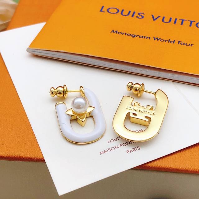 编号Led0363 Lv*最新款白色耳勾 一致Z批黄铜材质
