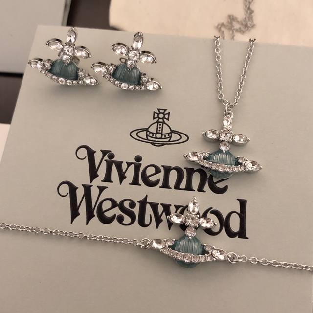 项链 手链 耳钉 Viviennewestwood 西太后项链套装宝宝，什么是快乐星球，来，这就是快乐星球！绝美彩色半透珐琅土星耳钉！银红，银绿，玫粉三个颜色，